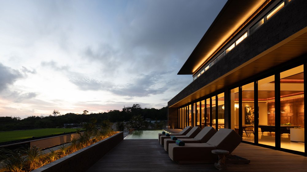 Villa BIE - Villa at dusk setting